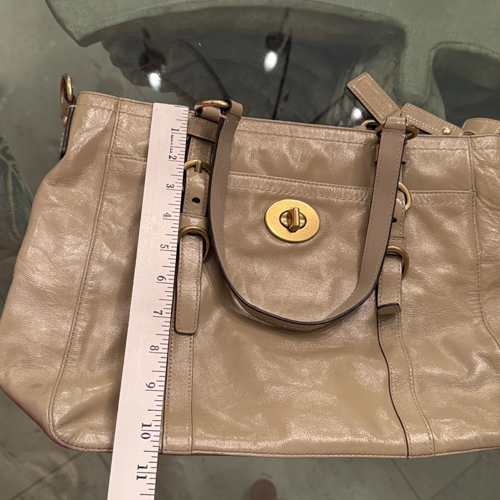 Coach Elegant Luxurious Leather Tote Bag - Picture 11 of 11